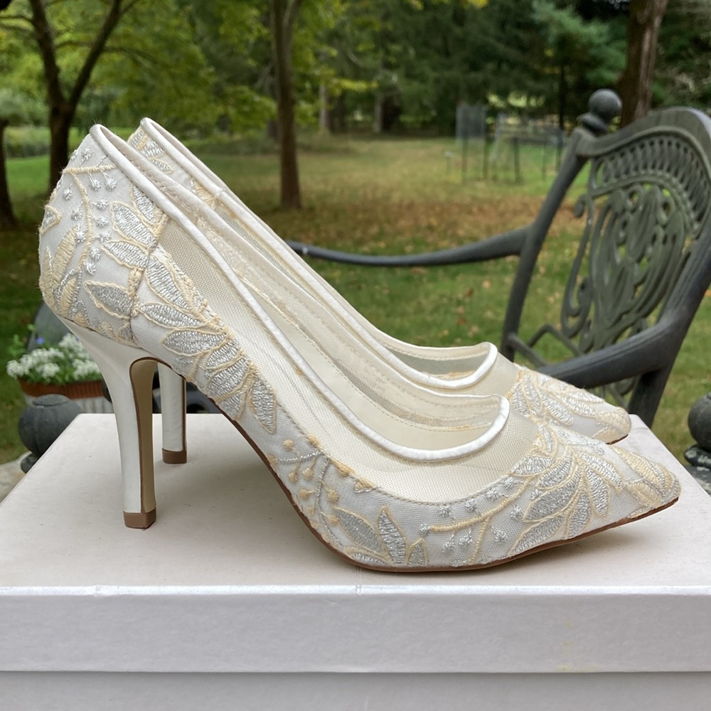 Menbur 💍 Bridal Heels 💍 Ivory w/Silver & Ivory Embroidery | 40 (Eu), 9 US